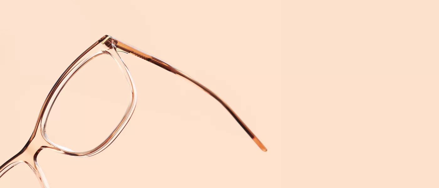Az átlátszó szemüvegkeret sokoldalúsága